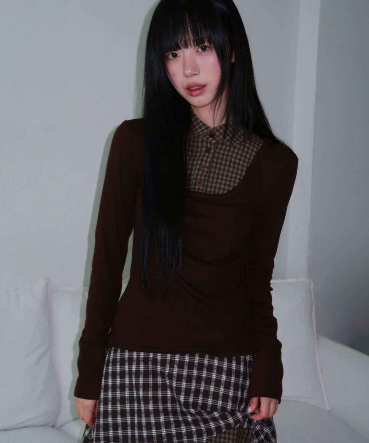 썸플레이스(SOME PLACE) 체크 배색 셔츠 레이어드 포인트 스퀘어넥 슬림핏 롱슬리브 카라 티셔츠 [브라운]