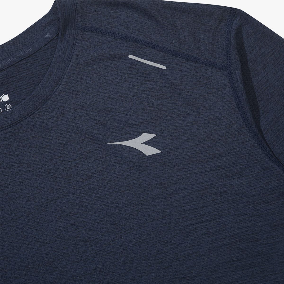 디아도라(diadora) 플루이드 러닝 긴팔 티셔츠 NAVY