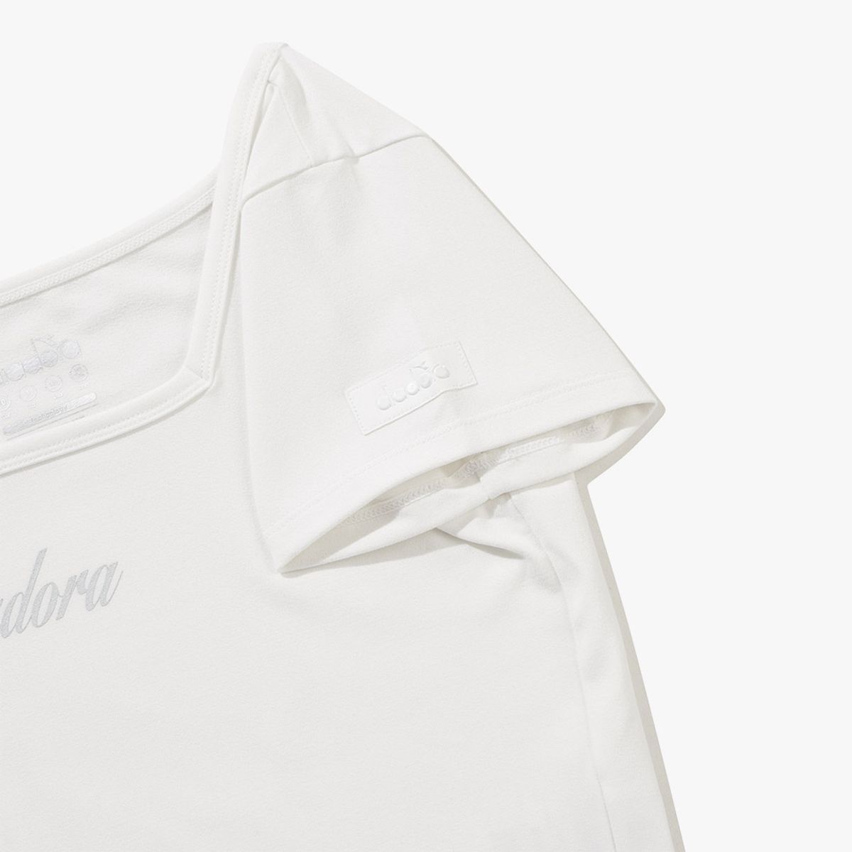 디아도라(diadora) 스퀘어넥 슬림 티셔츠 OFF WHITE