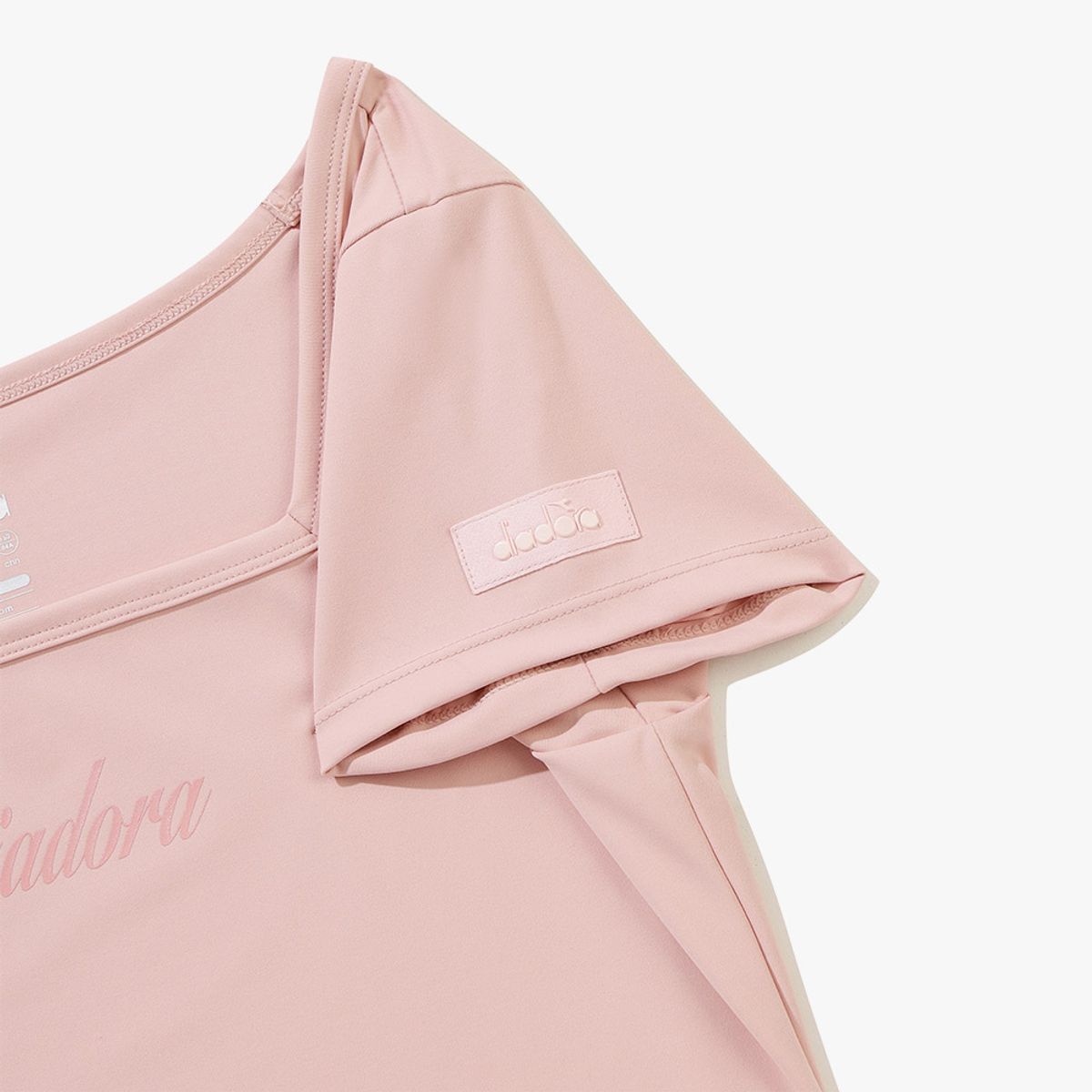 디아도라(diadora) 스퀘어넥 슬림 티셔츠 LIGHT PINK