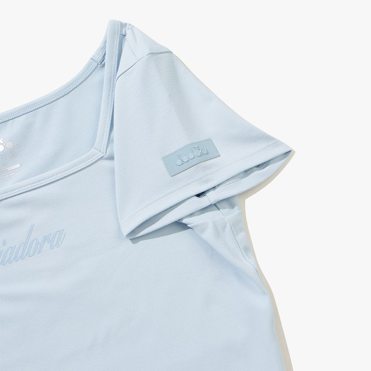 디아도라(diadora) 스퀘어넥 슬림 티셔츠 SKY BLUE