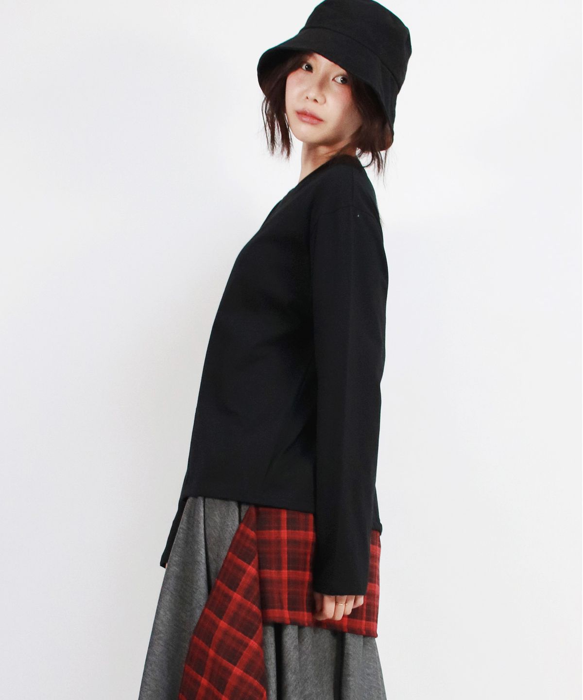 드마크(DEMARC) Layered Checkered Wrap Long Sleeve T-shirt  Black