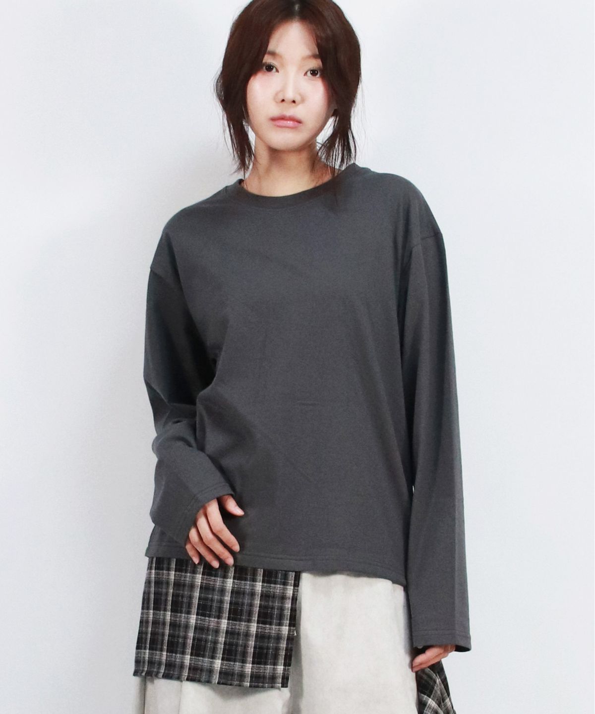 드마크(DEMARC) Layered Checkered Wrap Long Sleeve T-shirt  Charcoal