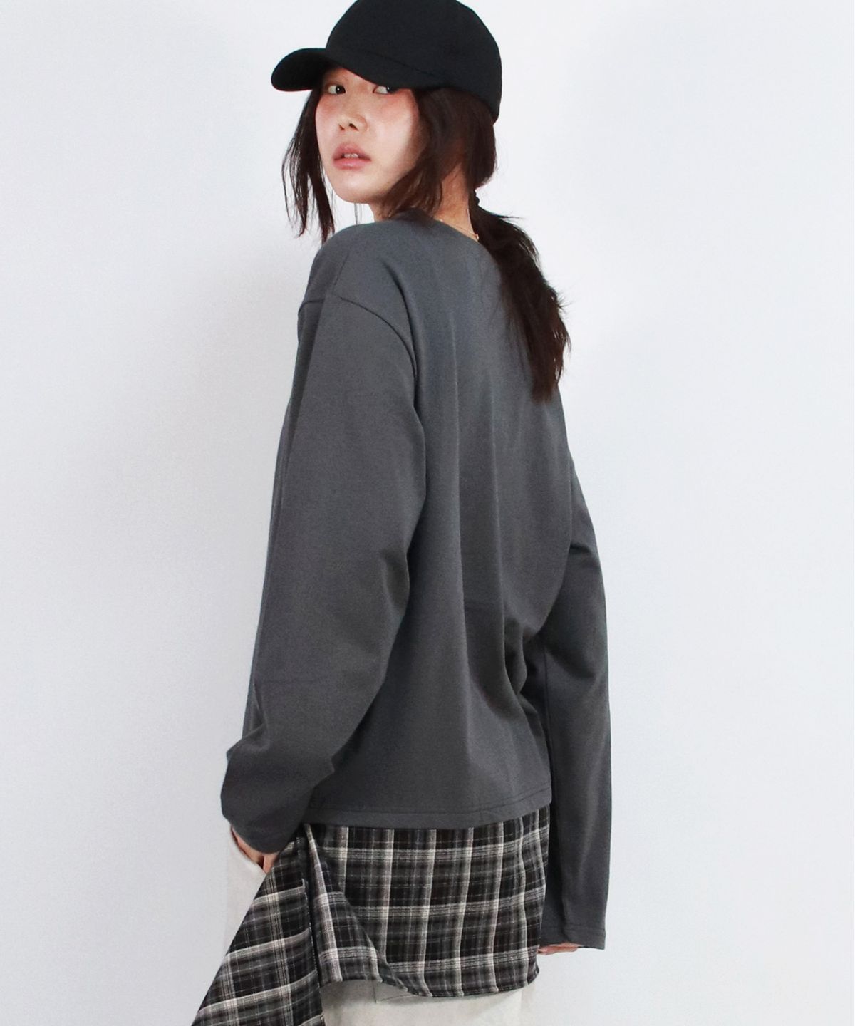드마크(DEMARC) Layered Checkered Wrap Long Sleeve T-shirt  Charcoal