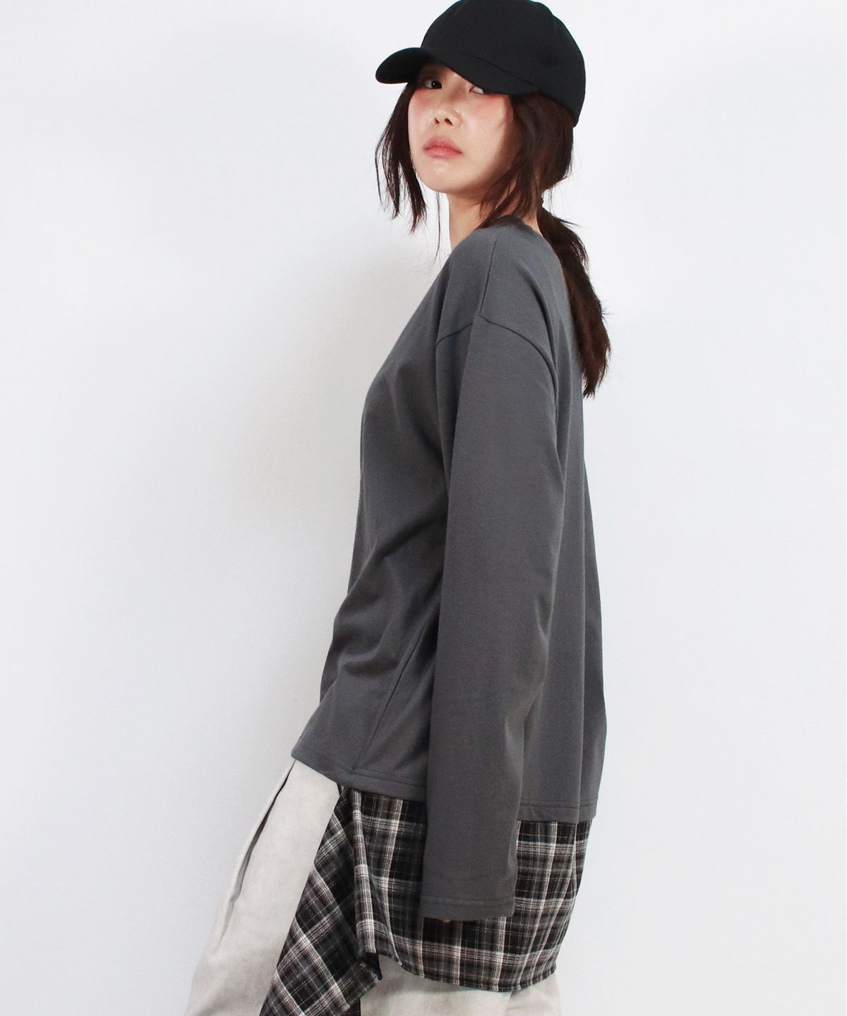 드마크(DEMARC) Layered Checkered Wrap Long Sleeve T-shirt  Charcoal