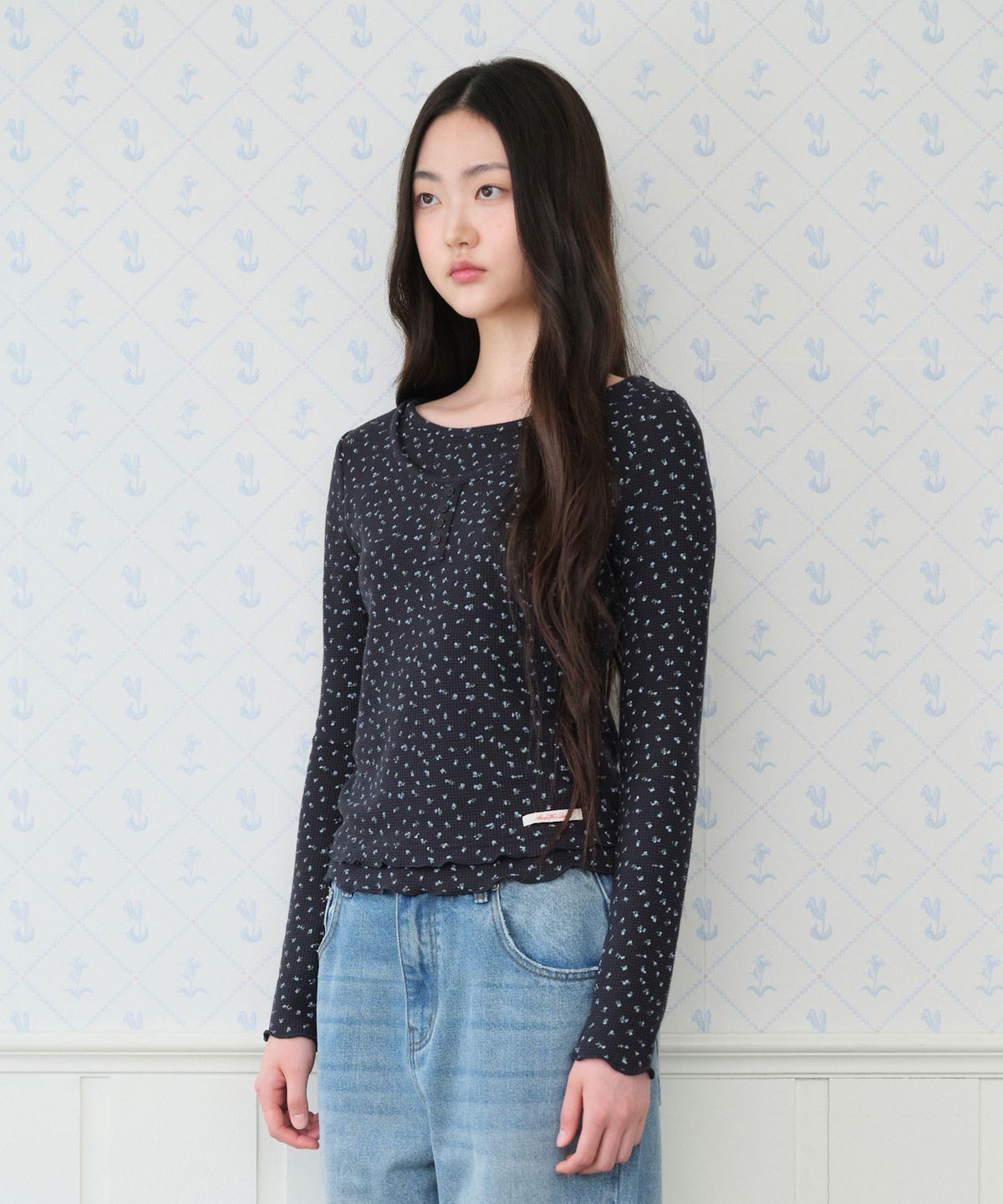 아메스 월드와이드(AMES-WORLDWIDE) CLASSIC FLOWER HENLEY NECK LS TEE NAVY