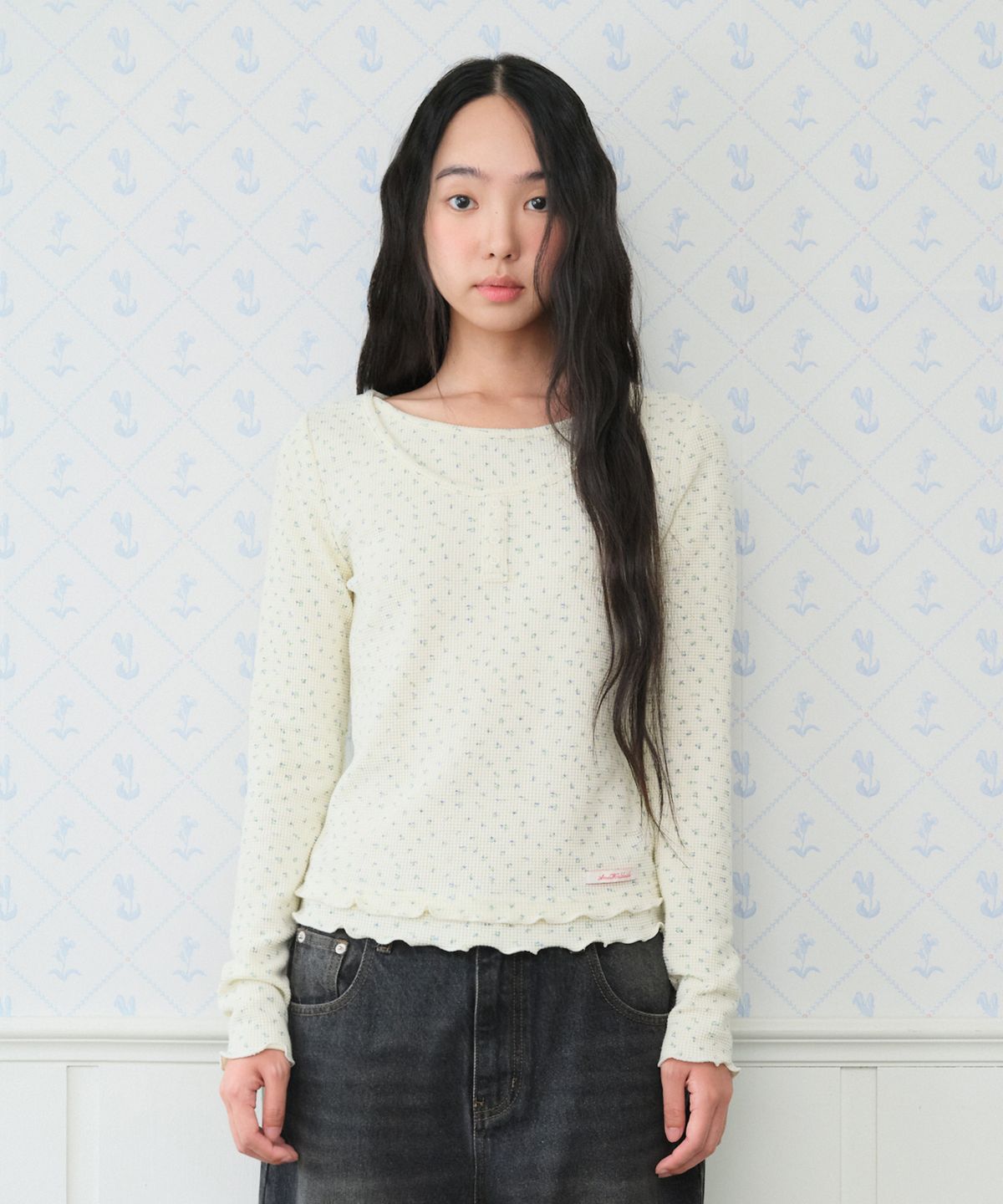 아메스 월드와이드(AMES-WORLDWIDE) CLASSIC FLOWER HENLEY NECK LS TEE CREAM