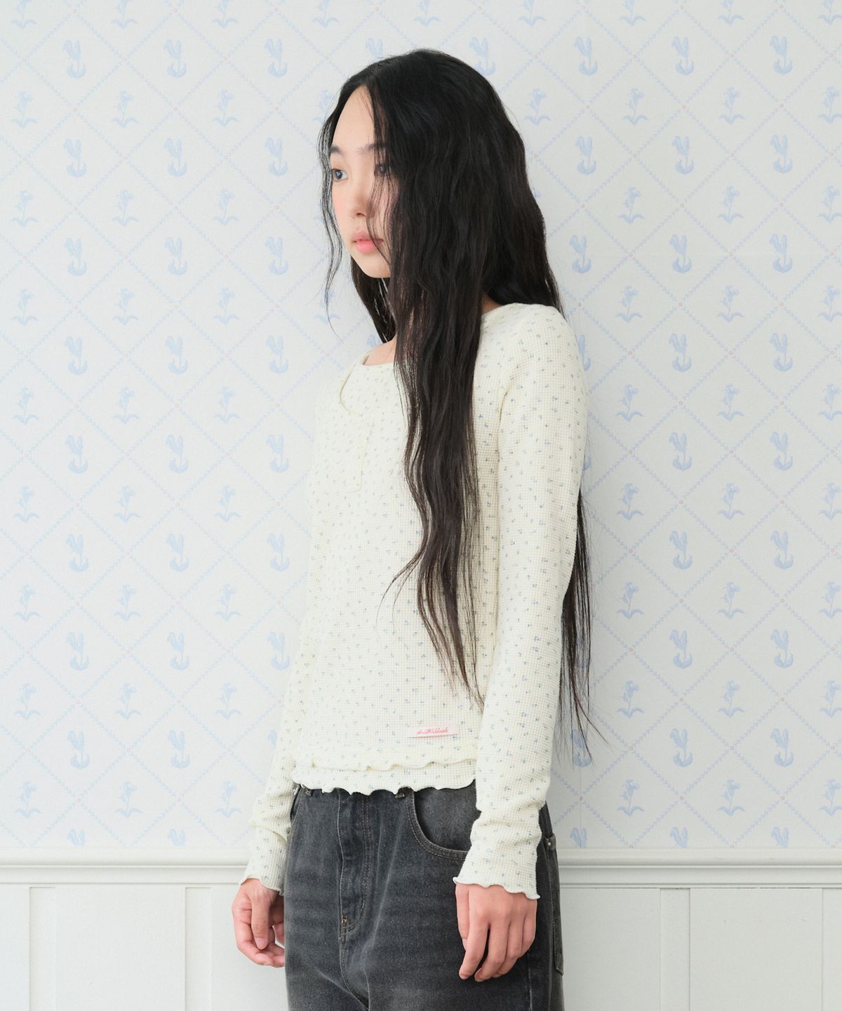 아메스 월드와이드(AMES-WORLDWIDE) CLASSIC FLOWER HENLEY NECK LS TEE CREAM