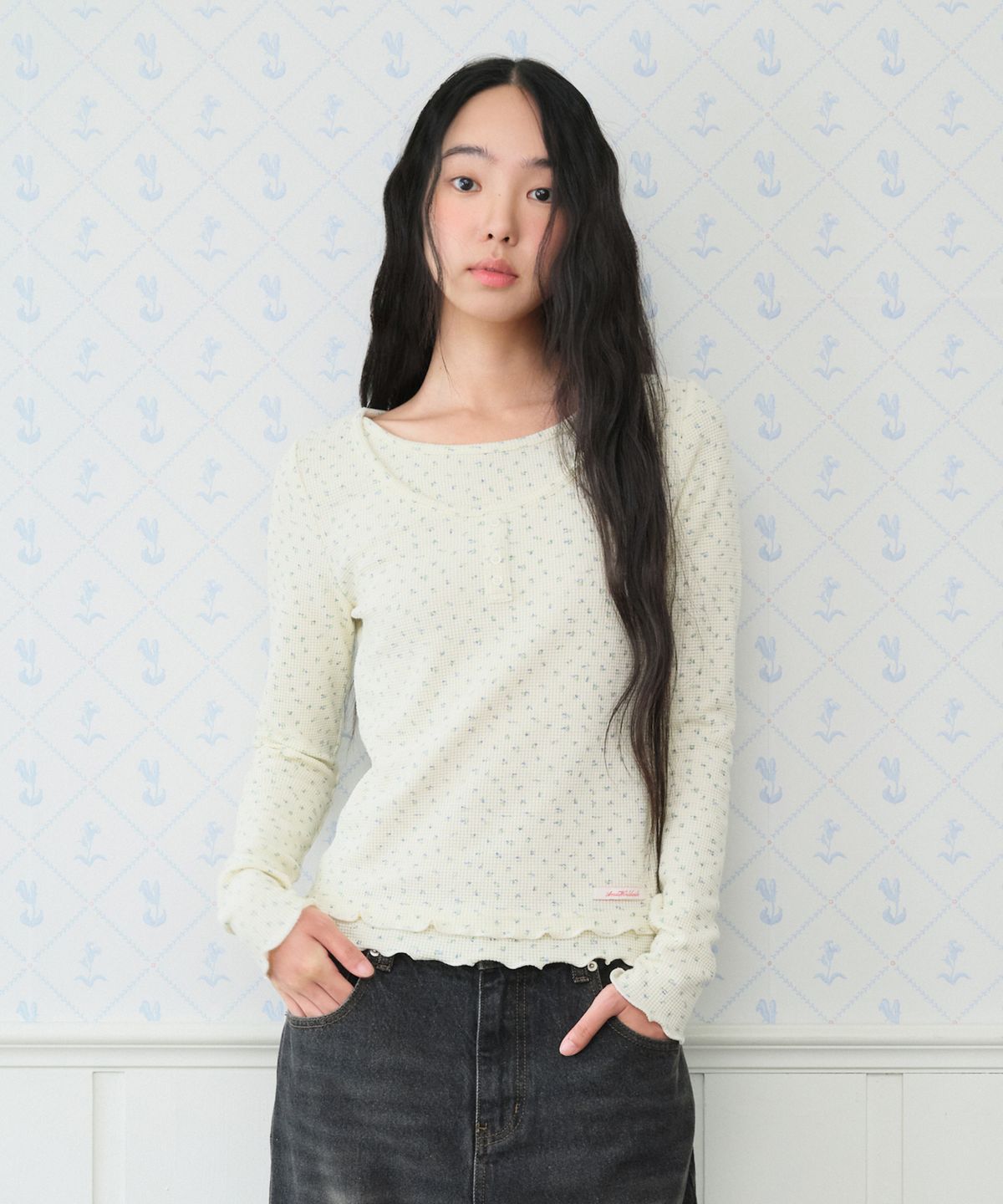 아메스 월드와이드(AMES-WORLDWIDE) CLASSIC FLOWER HENLEY NECK LS TEE CREAM