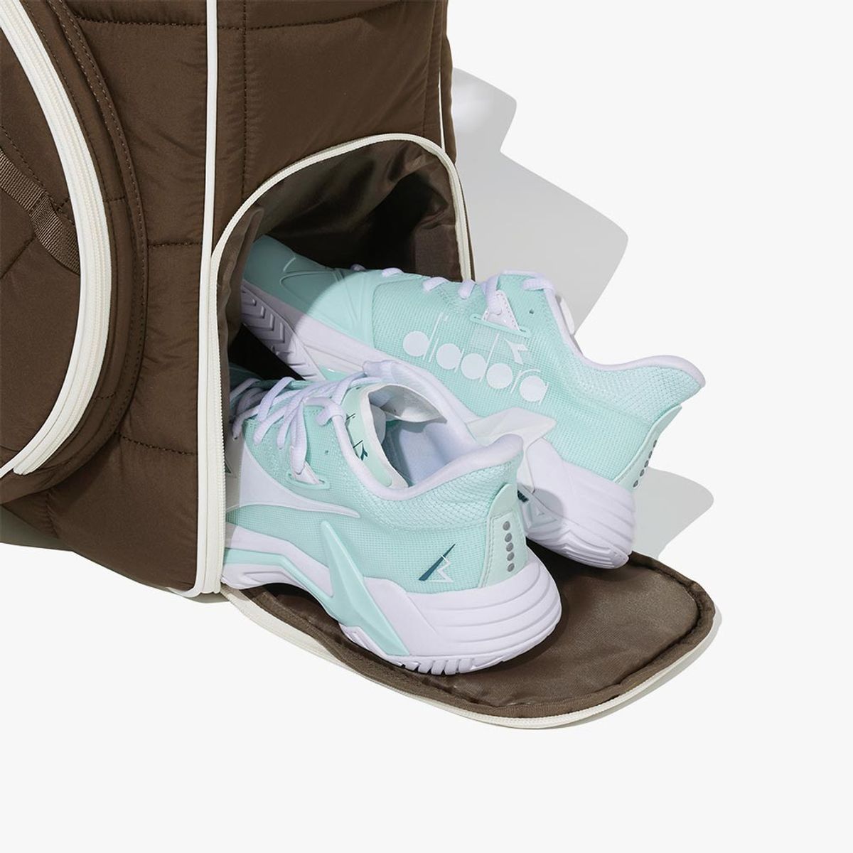 디아도라(diadora) 포르테 패디드 보스턴백 BROWN