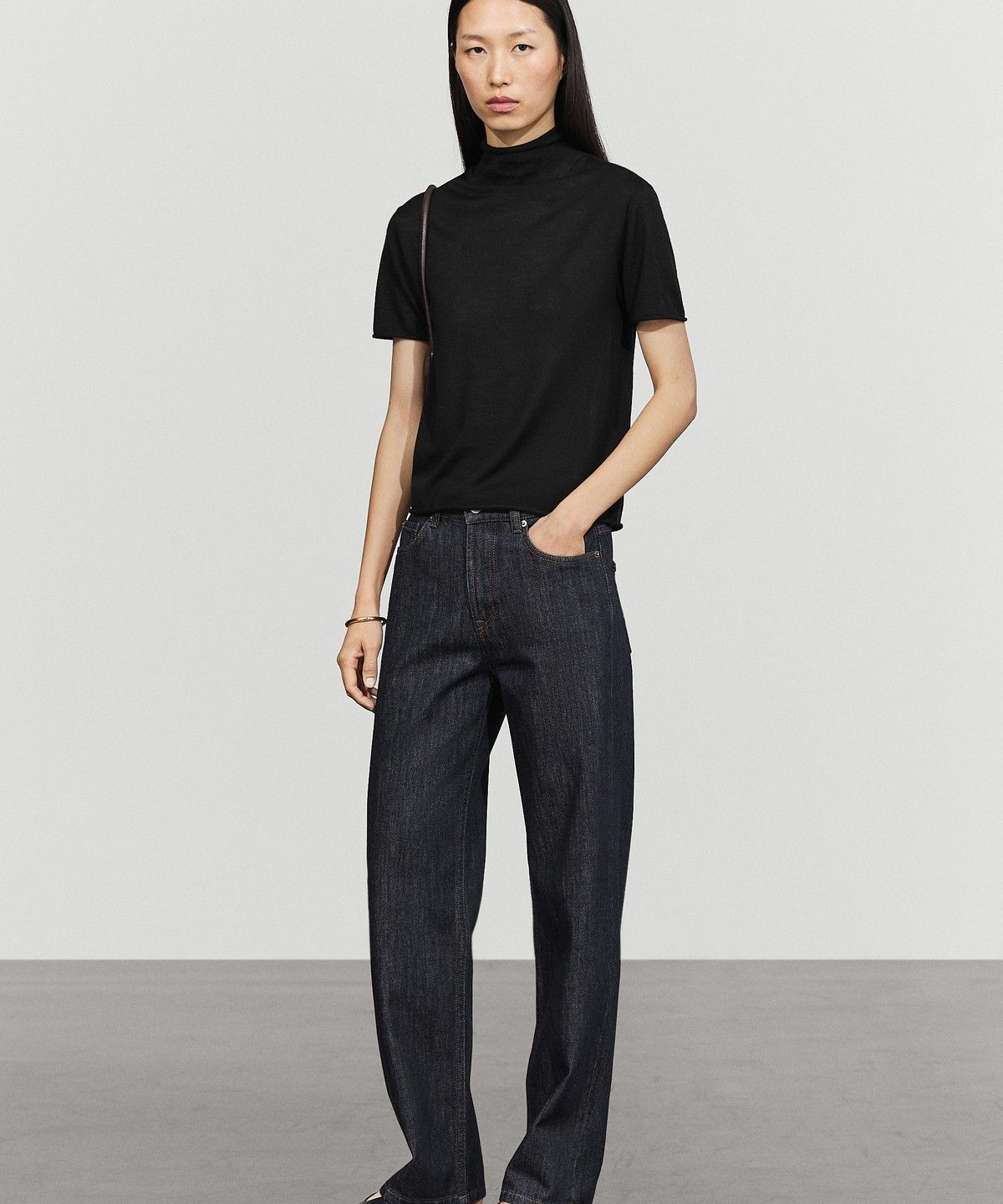 마시모두띠(MASSIMO DUTTI) 반팔 터틀넥 니트