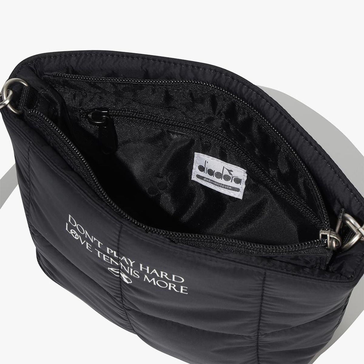 디아도라(diadora) 포르테 패디드 미니백 BLACK