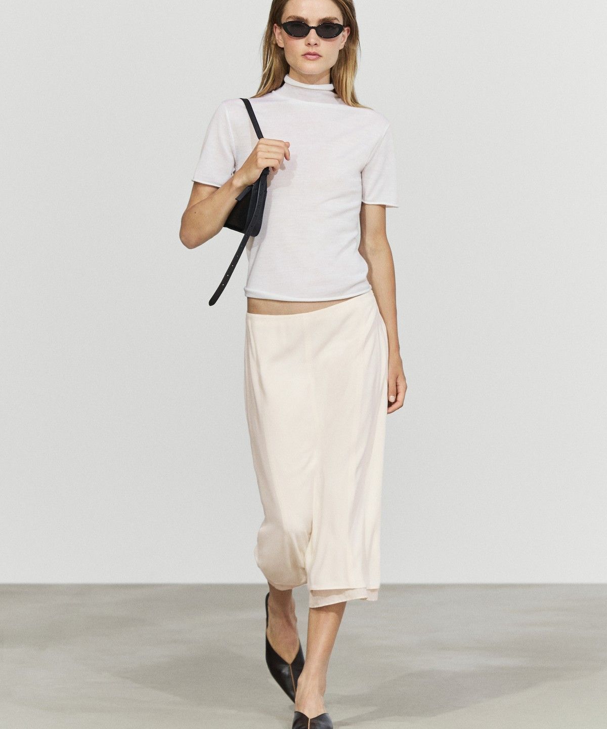 마시모두띠(MASSIMO DUTTI) 반팔 터틀넥 니트