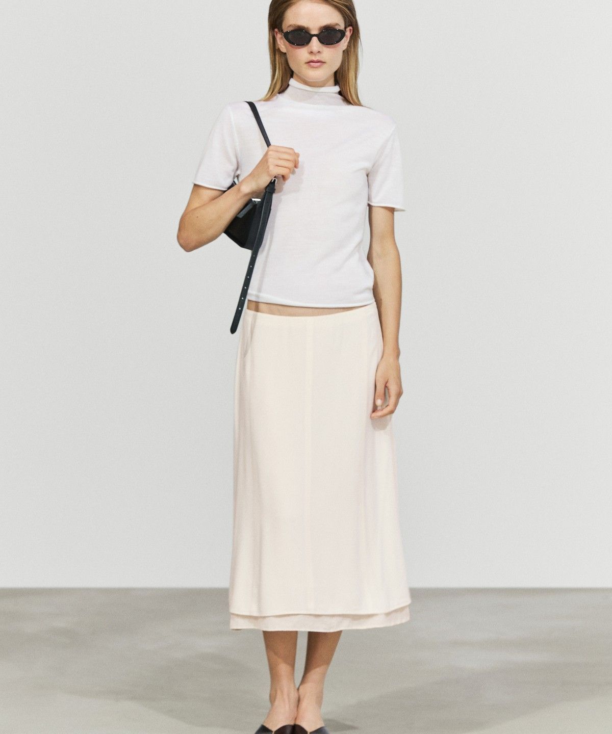 마시모두띠(MASSIMO DUTTI) 반팔 터틀넥 니트