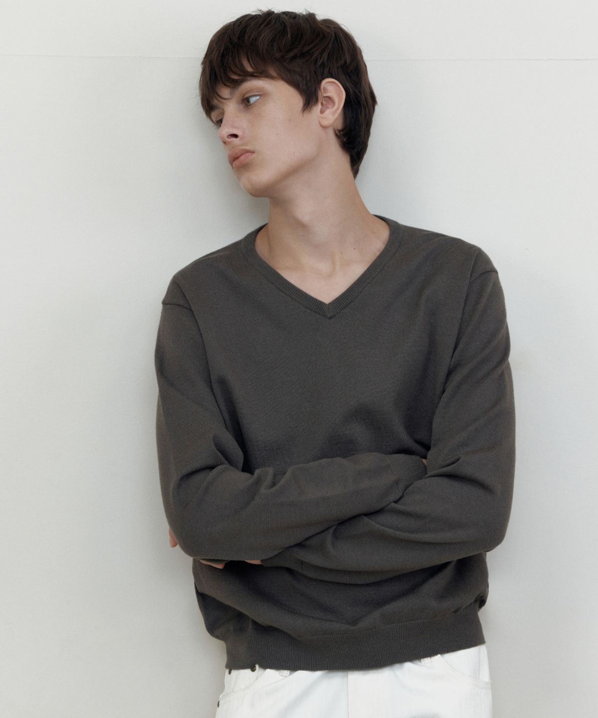 웬즈데이오아시스(WEDNESDAY OASIS) 워셔블 소프트 브이넥 니트_KHAKI BROWN(WCB6KN104)