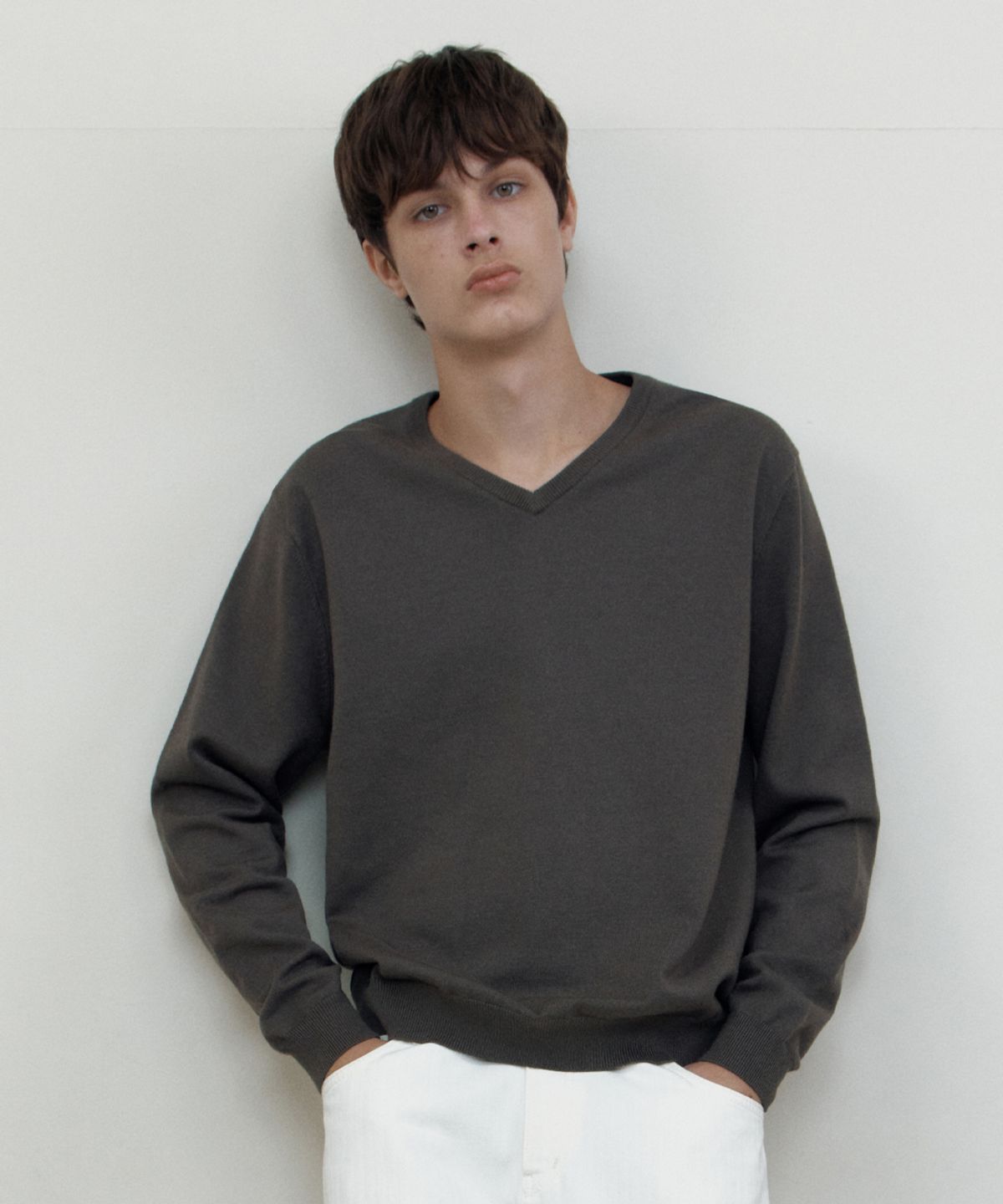 웬즈데이오아시스(WEDNESDAY OASIS) 워셔블 소프트 브이넥 니트_KHAKI BROWN(WCB6KN104)