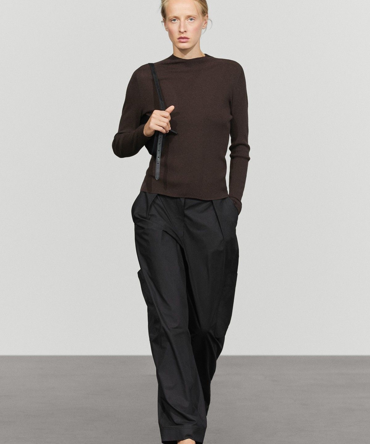 마시모두띠(MASSIMO DUTTI) 골지 하이넥 니트 스웨터