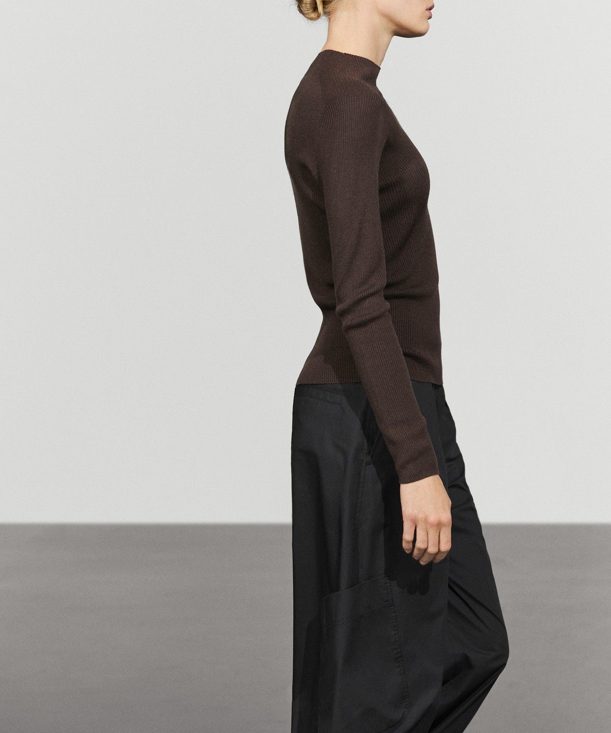 마시모두띠(MASSIMO DUTTI) 골지 하이넥 니트 스웨터