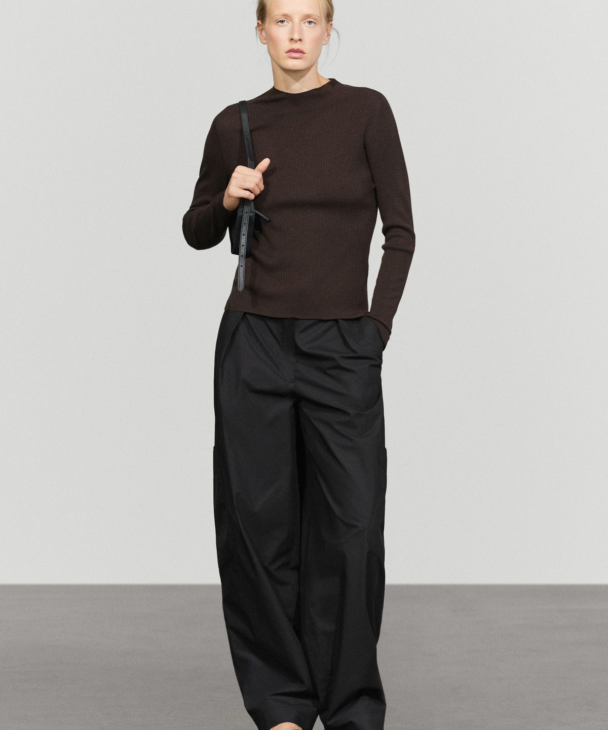 마시모두띠(MASSIMO DUTTI) 골지 하이넥 니트 스웨터