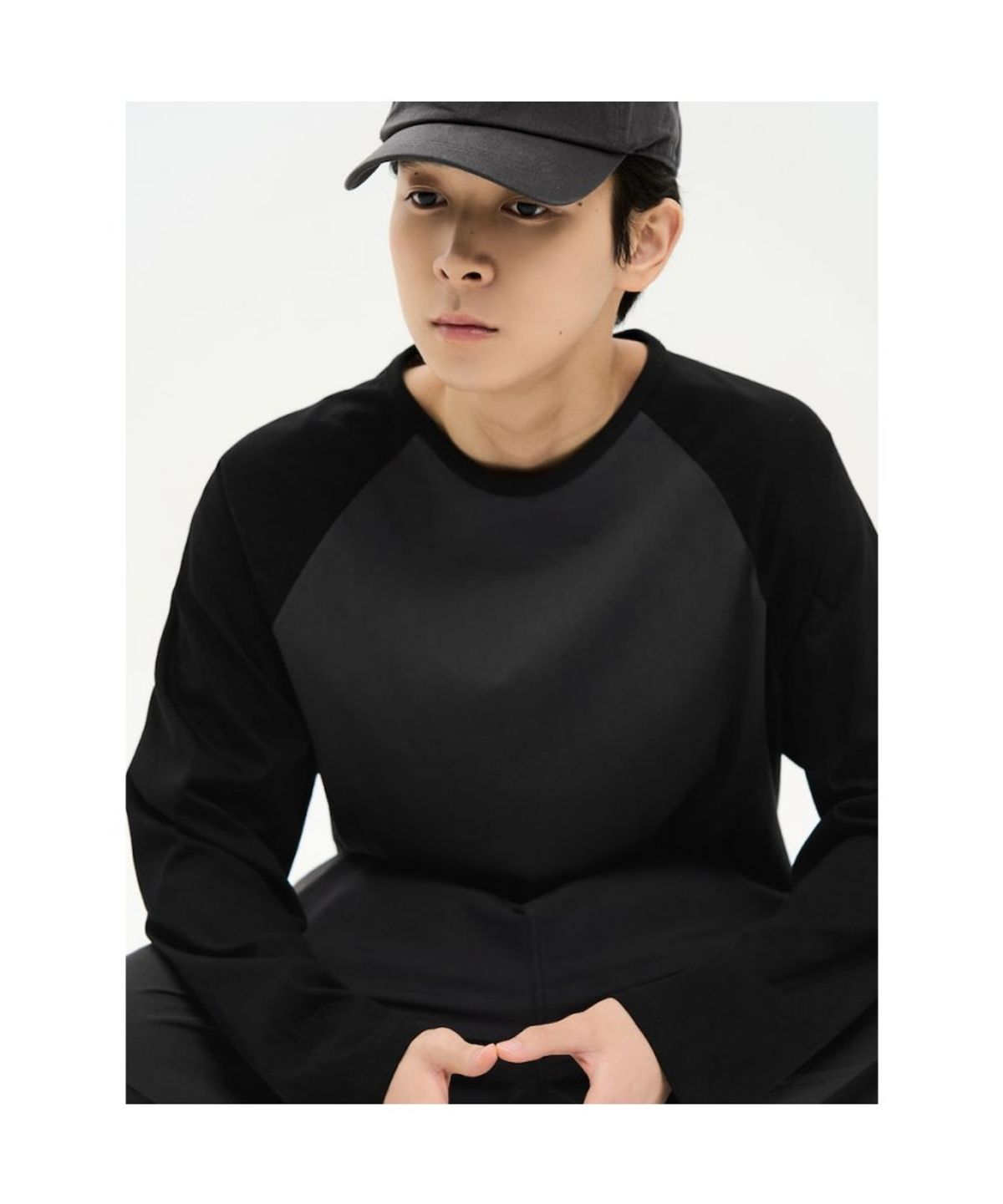 에잇세컨즈(8SECONDS) 컬러 블록 래글런 티셔츠  블랙
