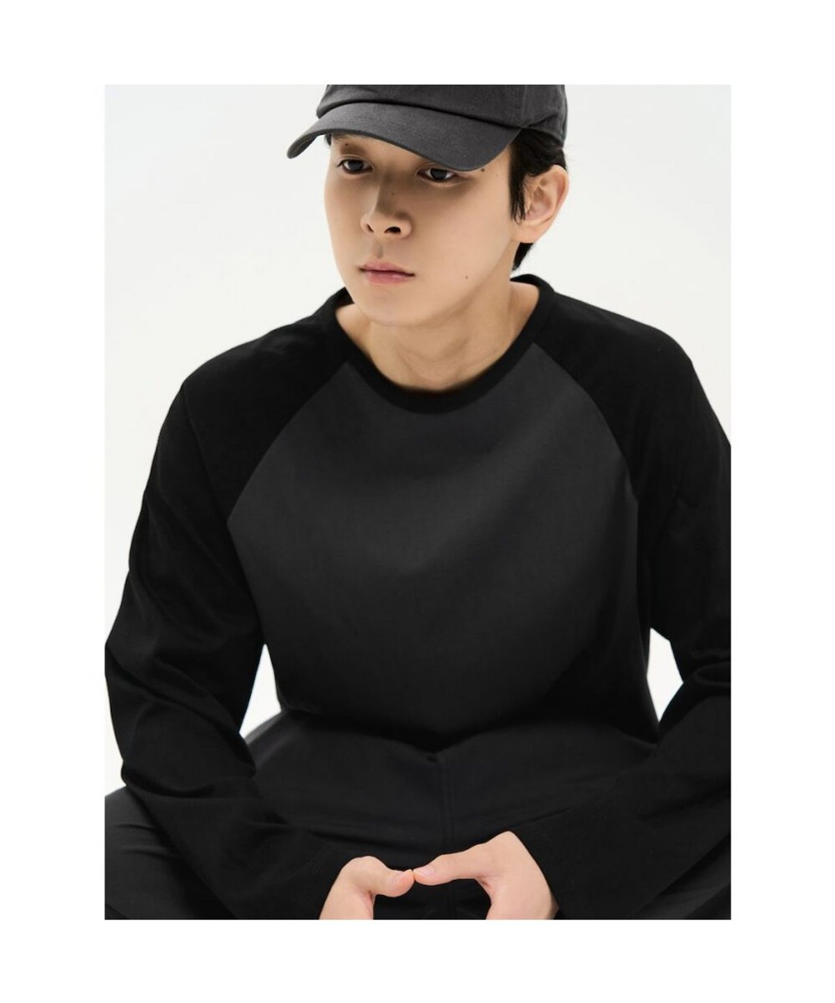 에잇세컨즈(8SECONDS) 컬러 블록 래글런 티셔츠  블랙