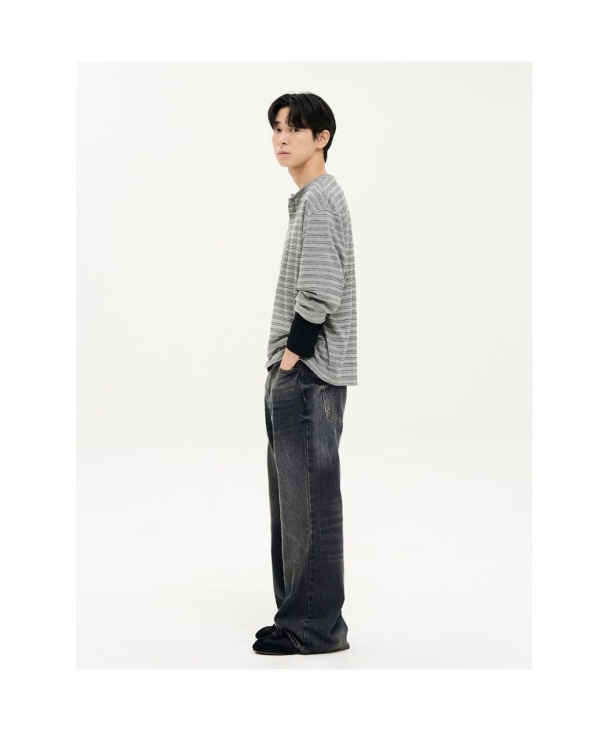 에잇세컨즈(8SECONDS) 스트라이프 헨리넥 긴소매 티셔츠  그레이