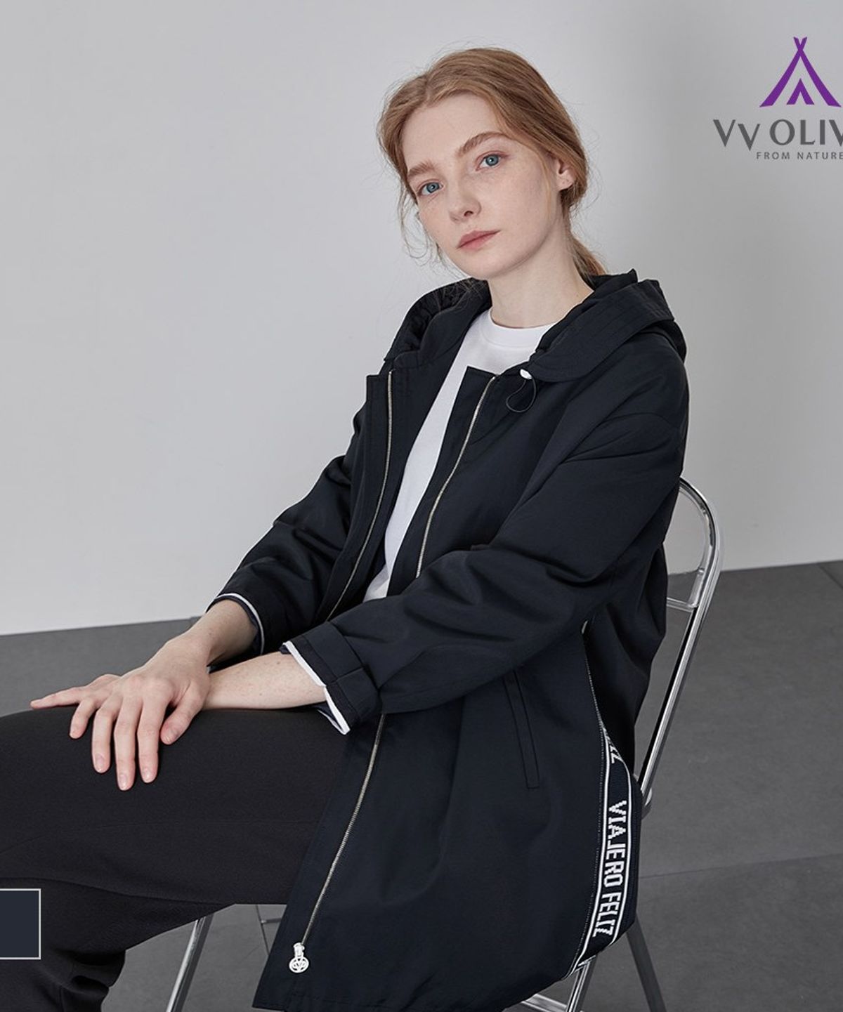 비비올리비아(VVOLIVIA) 코쿤 실루엣 후드 점퍼_VVCCLYF8181