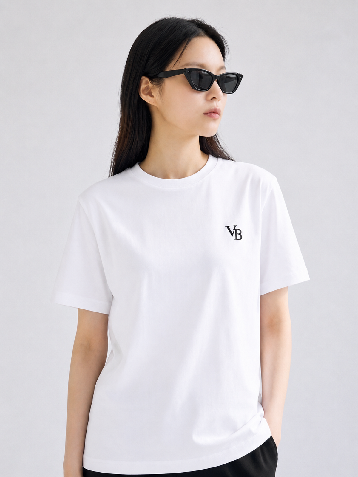 바이브라디(VIBRADIE) VB 로고 반팔 티셔츠 WH