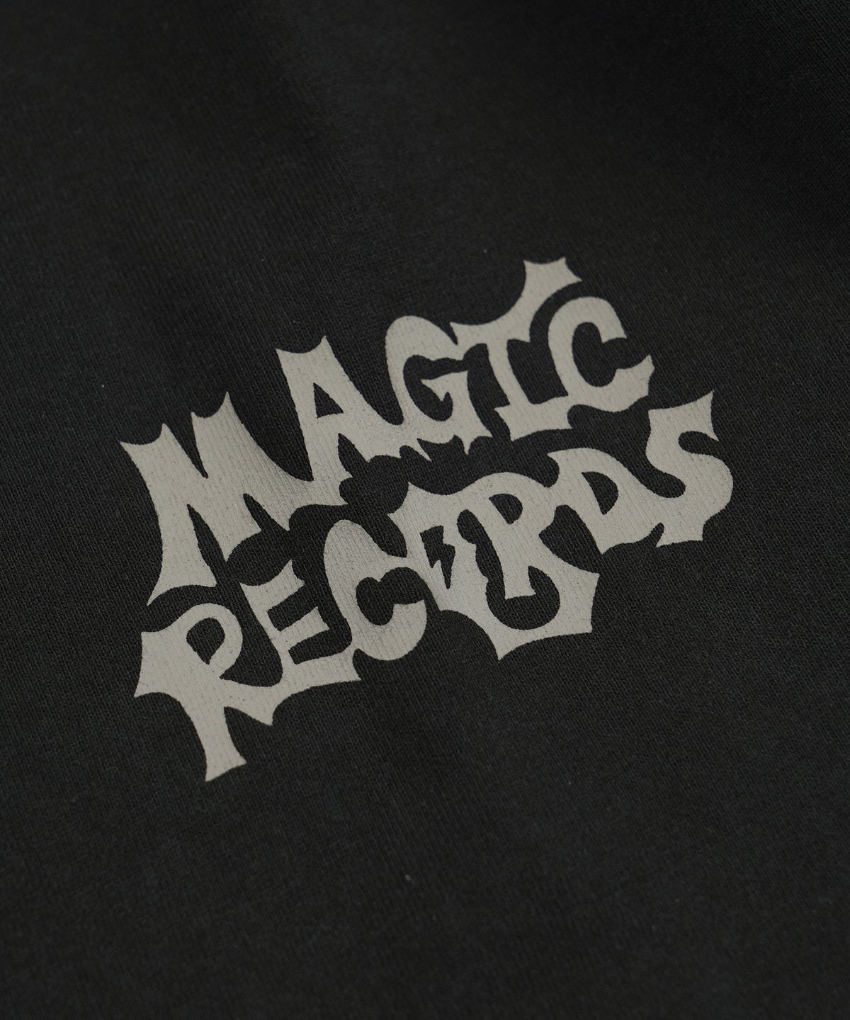 프리즘웍스(FRIZMWORKS) MAGIC RECORDS LS TEE _ BLACK