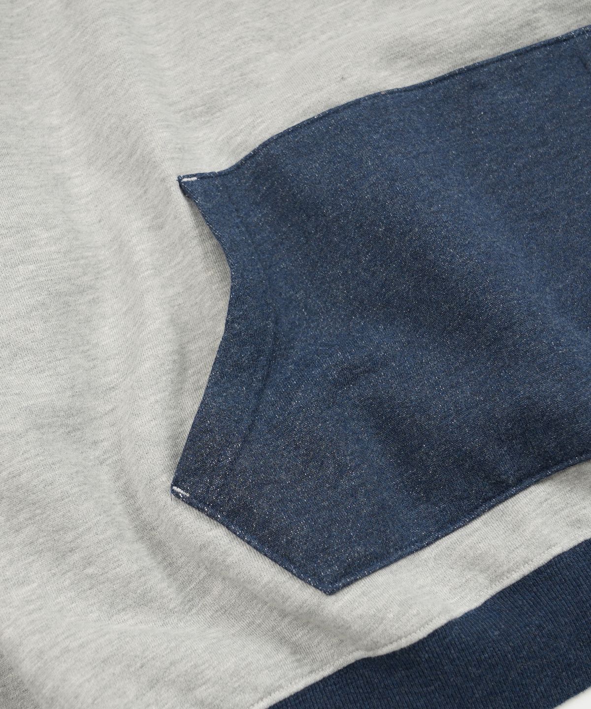 프리즘웍스(FRIZMWORKS) COLOR BLOCK POCKET HOODY _ NAVY