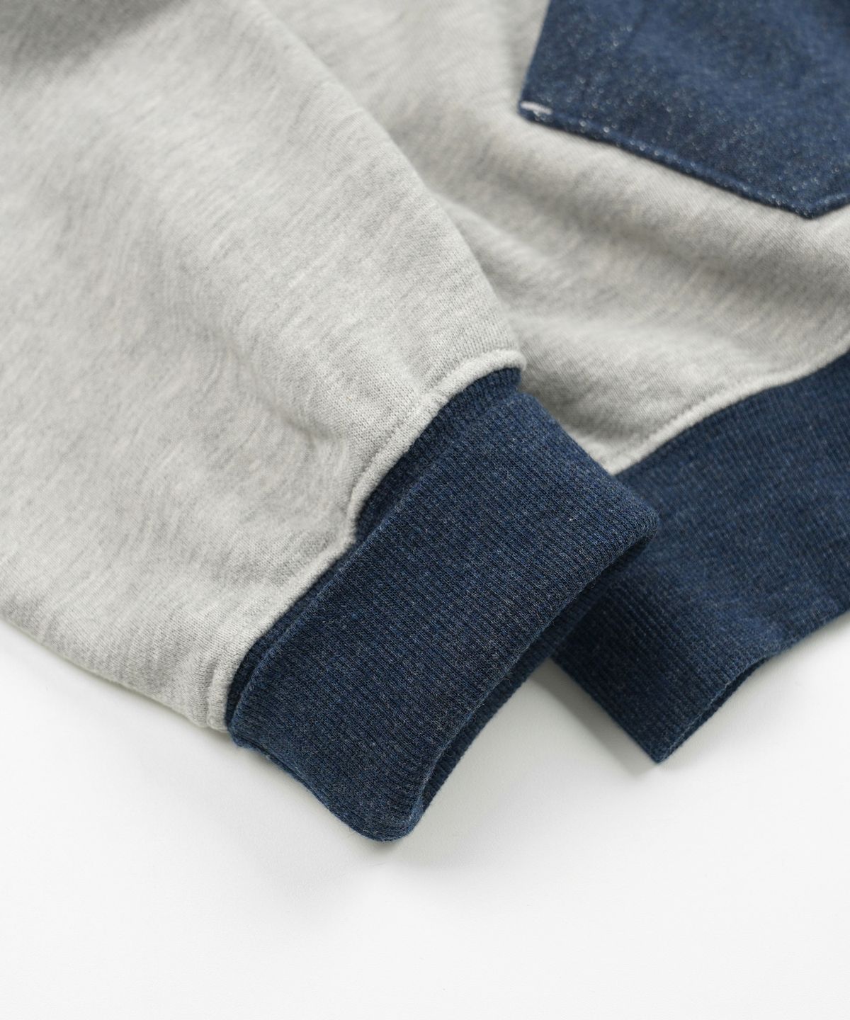 프리즘웍스(FRIZMWORKS) COLOR BLOCK POCKET HOODY _ NAVY