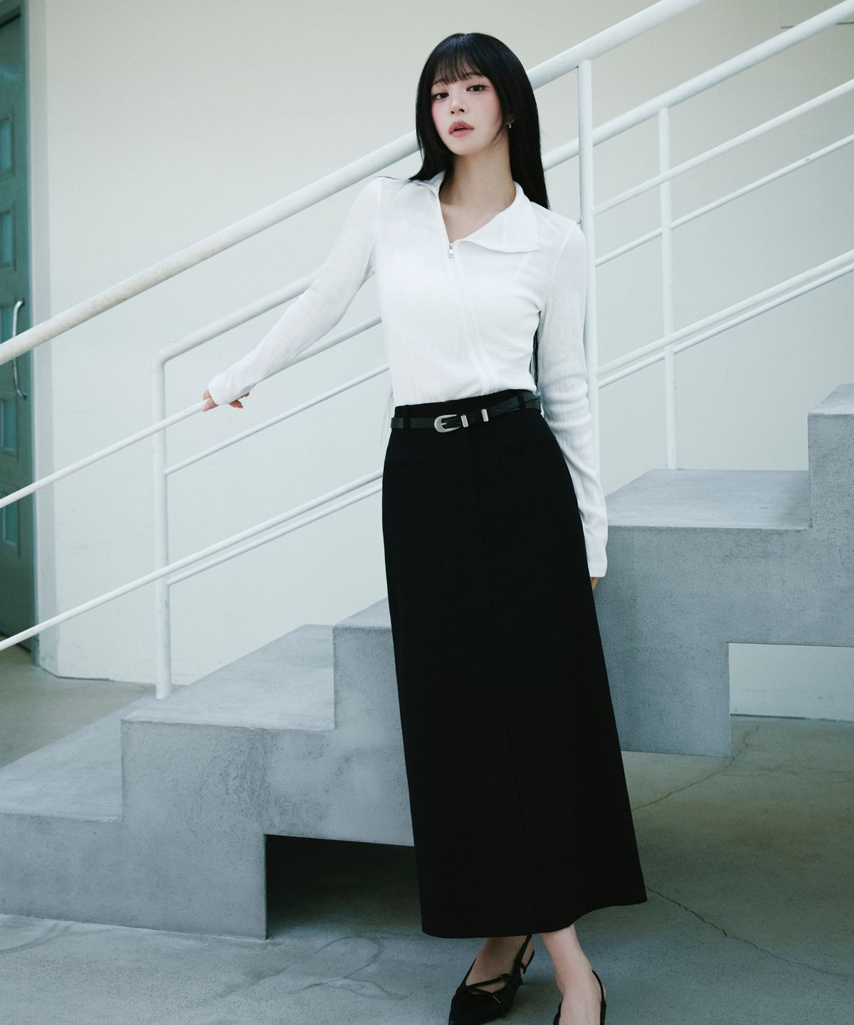 미쏘(MIXXO) 슬림핏 비대칭 집업 티셔츠_MIWCMGT16A
