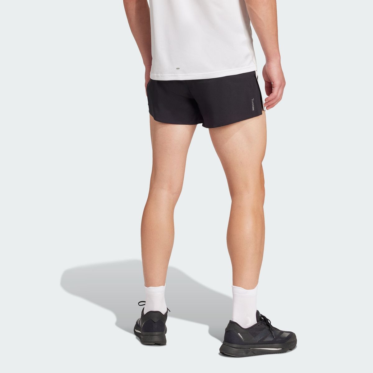 아디다스(ADIDAS) 아디제로 러닝 젤 포켓 쇼츠 - 블랙 / JM3650