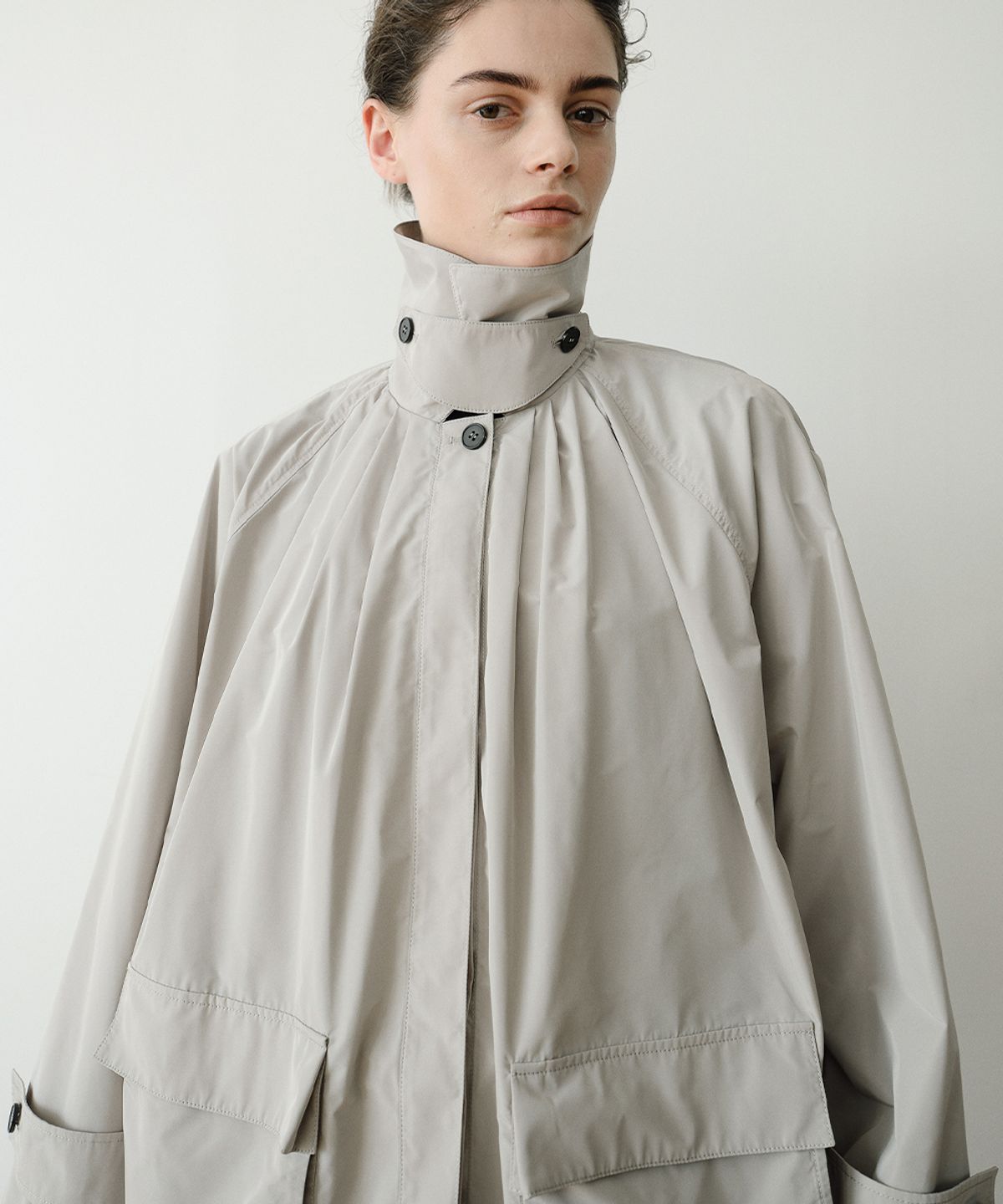 이아(EAAH) MAREN TUCK VOLUME JACKET (ASH GREY)