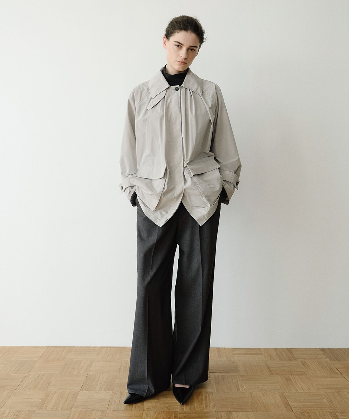 이아(EAAH) MAREN TUCK VOLUME JACKET (ASH GREY)