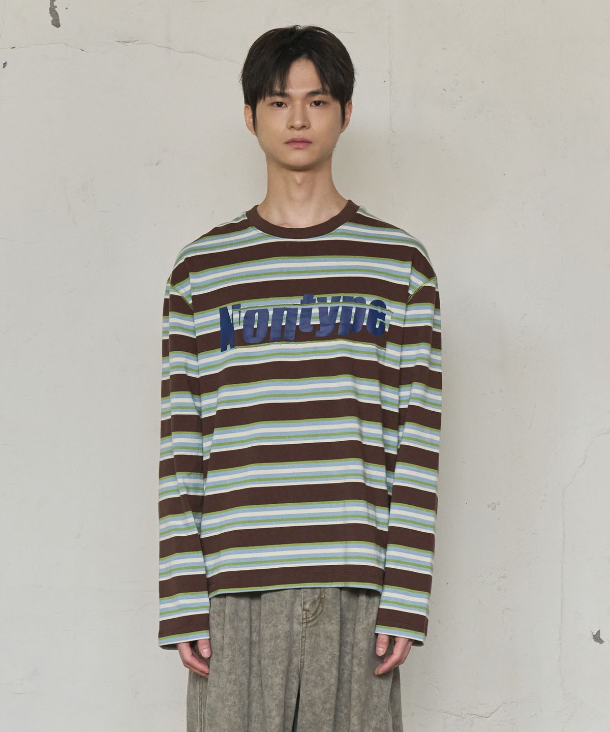 논타입(NONTYPE) MISFIT PATCH STRIPE LONG SLEEVE TEE (BROWN)
