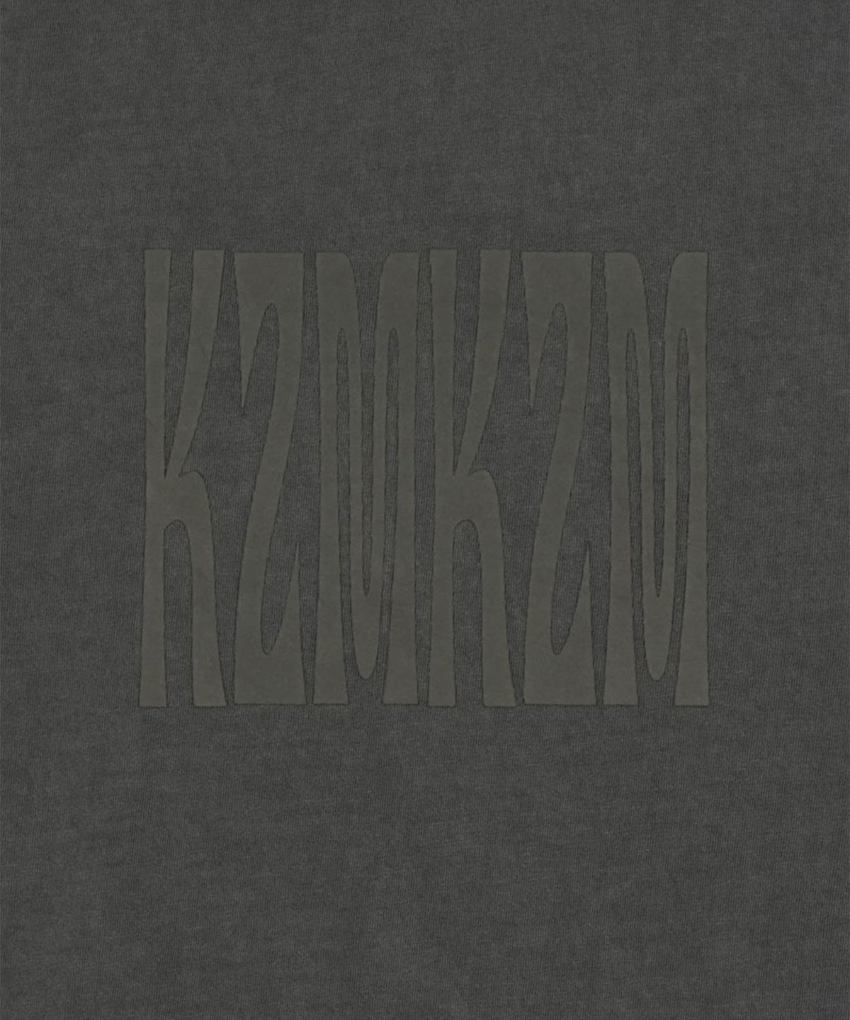 케이지엠(KZM) 그래픽 반팔 티셔츠 CHARCOAL