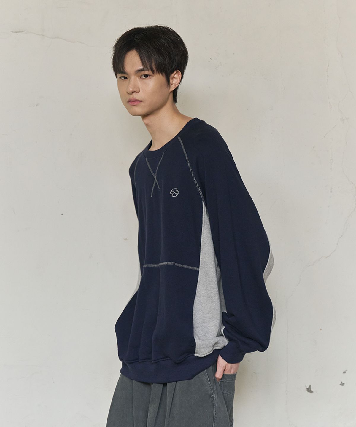 논타입(NONTYPE) UNION LINE RAGLAN SWEATSHIRT (NAVY)