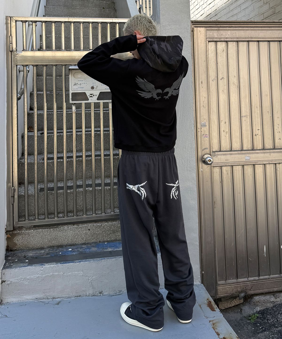 스켈리웩(SCALLYWAG) ET BONE FINGER 스웨트 팬츠[차콜]