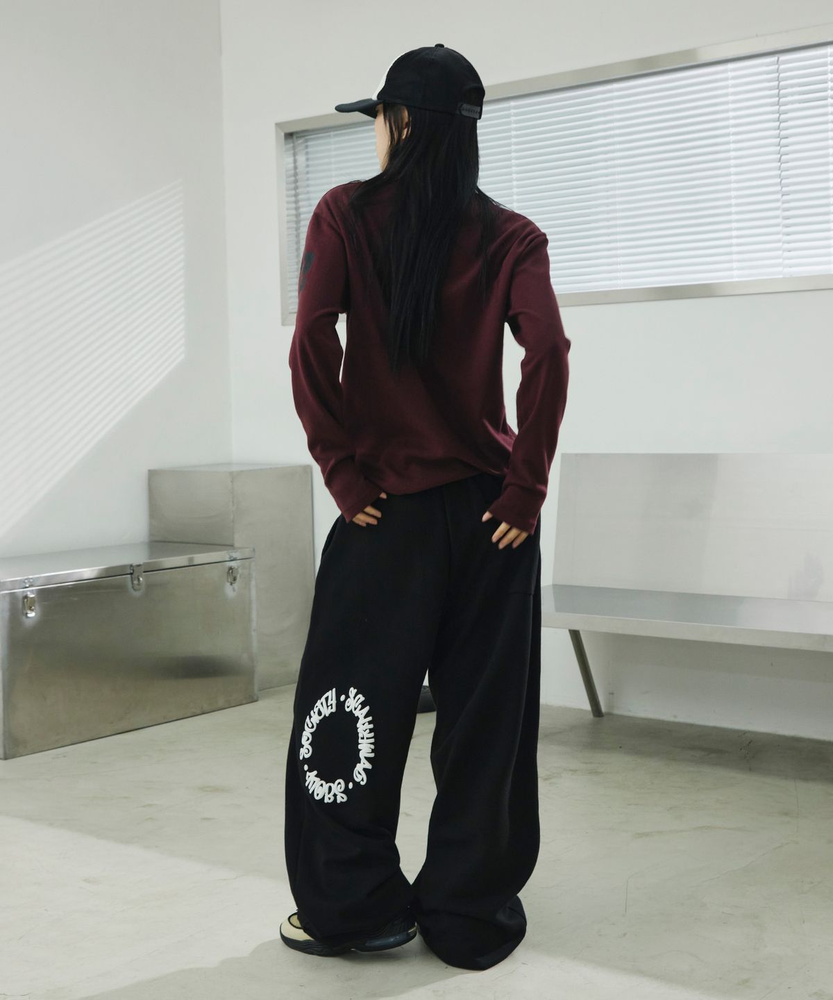 스켈리웩(SCALLYWAG) 백 엠보 스웨트 조거 팬츠[블랙]
