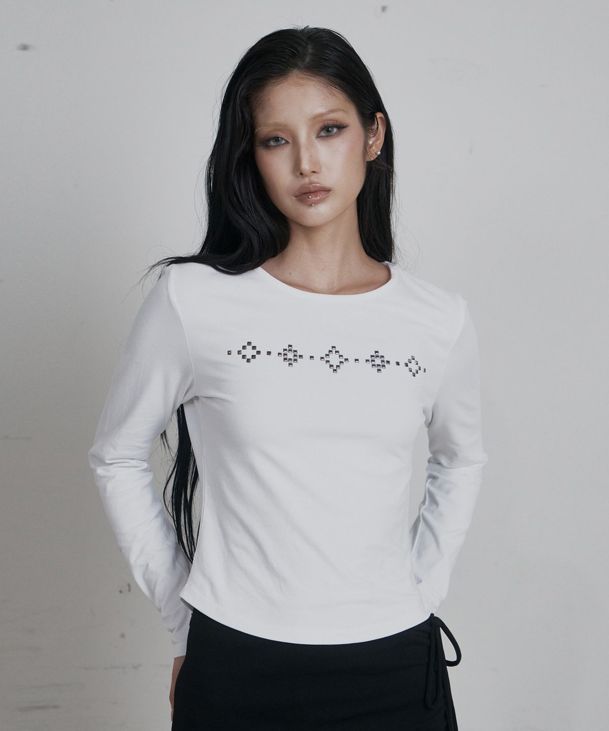 큐리티(CURETTY) C SQUARE STUD SLIM FIT T-SHIRT_WHITE