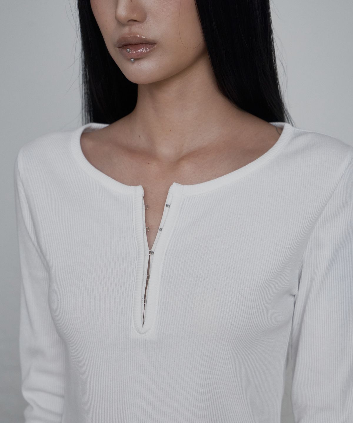 큐리티(CURETTY) C HOOK FRONT OPEN T-SHIRT_WHITE