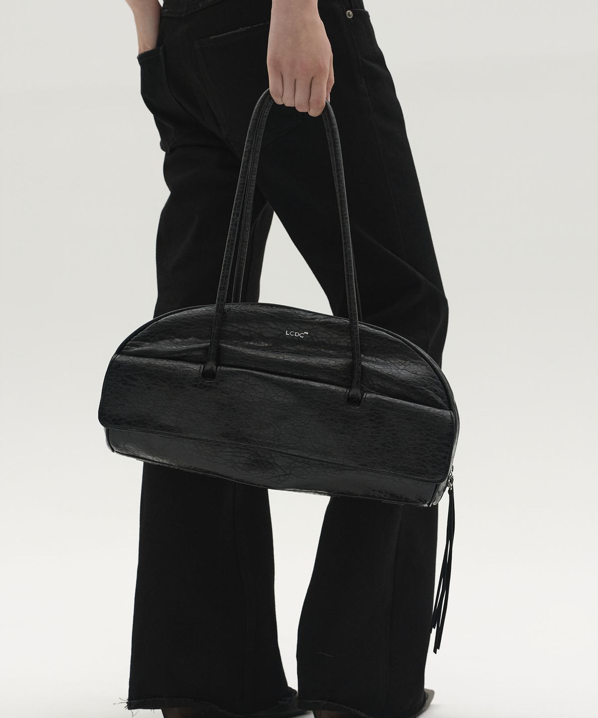 엘씨디씨티엠(LCDC™) ARCH LONG SHOULDER BAG_MEDIUM (BLACK)