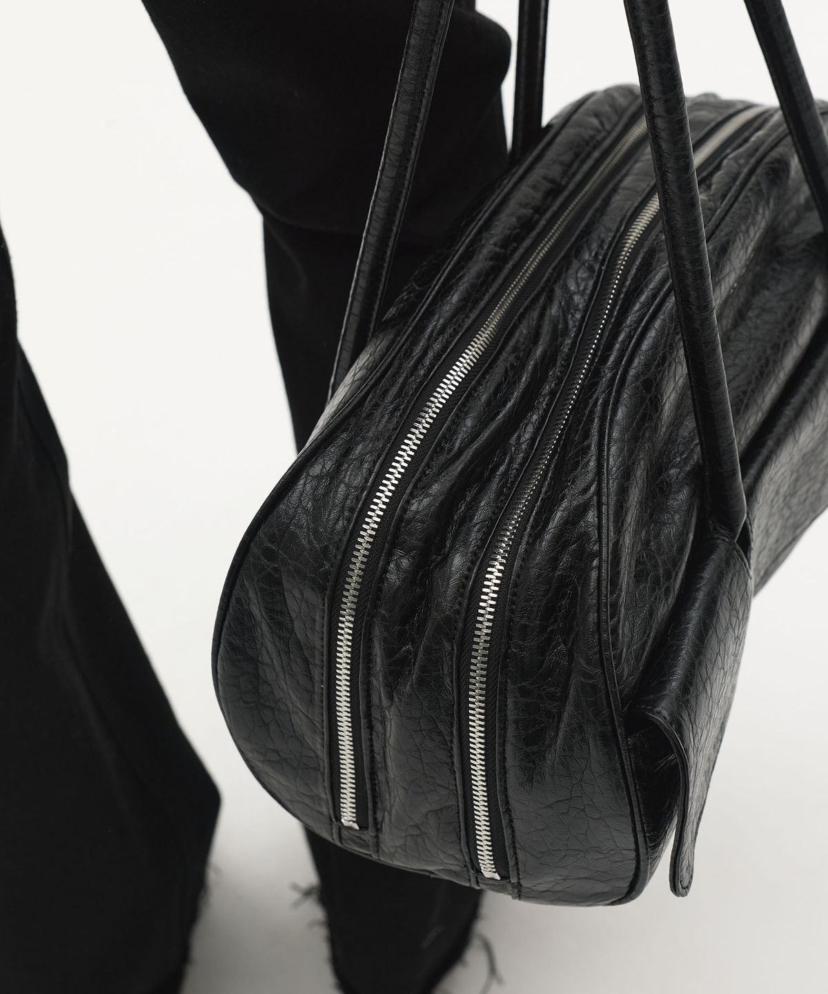 엘씨디씨티엠(LCDC™) ARCH LONG SHOULDER BAG_MEDIUM (BLACK)