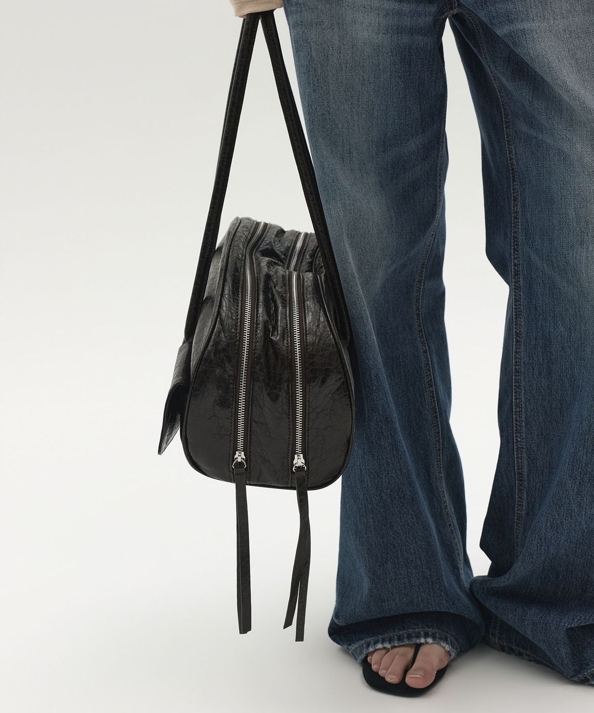 엘씨디씨티엠(LCDC™) ARCH LONG SHOULDER BAG_MEDIUM (BROWN)