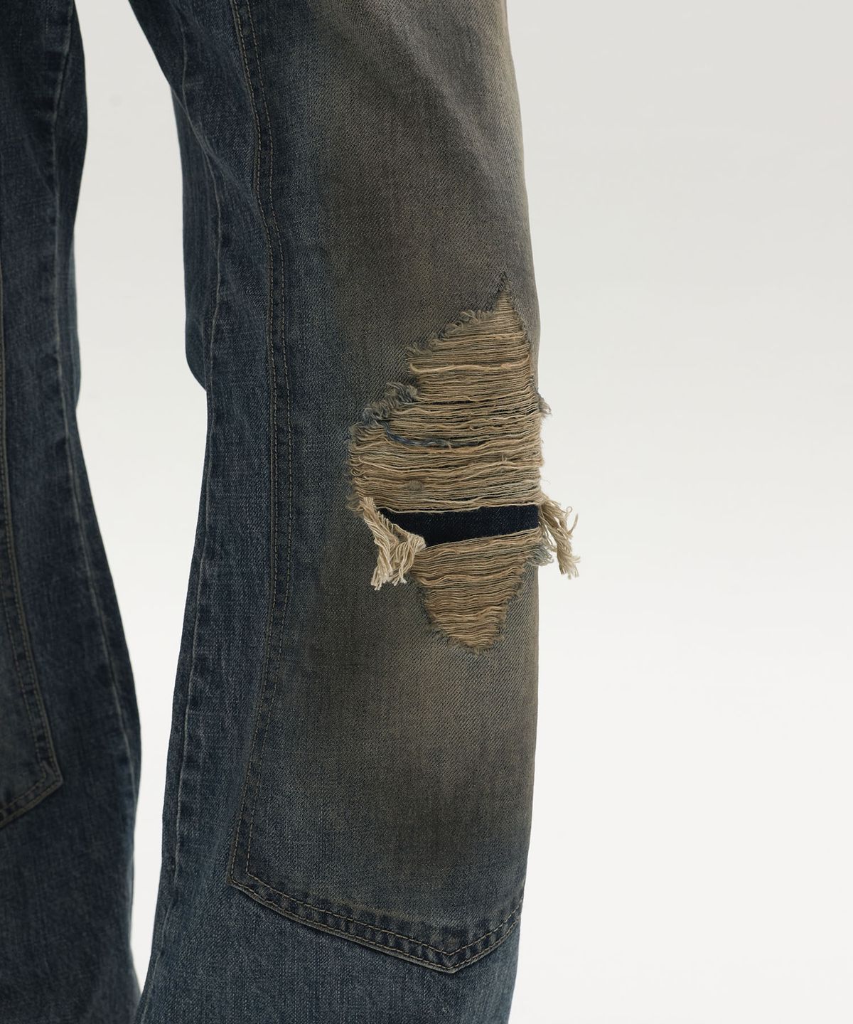 엘씨디씨티엠(LCDC™) PATCHED DISTRESSED DENIM (BLUE)
