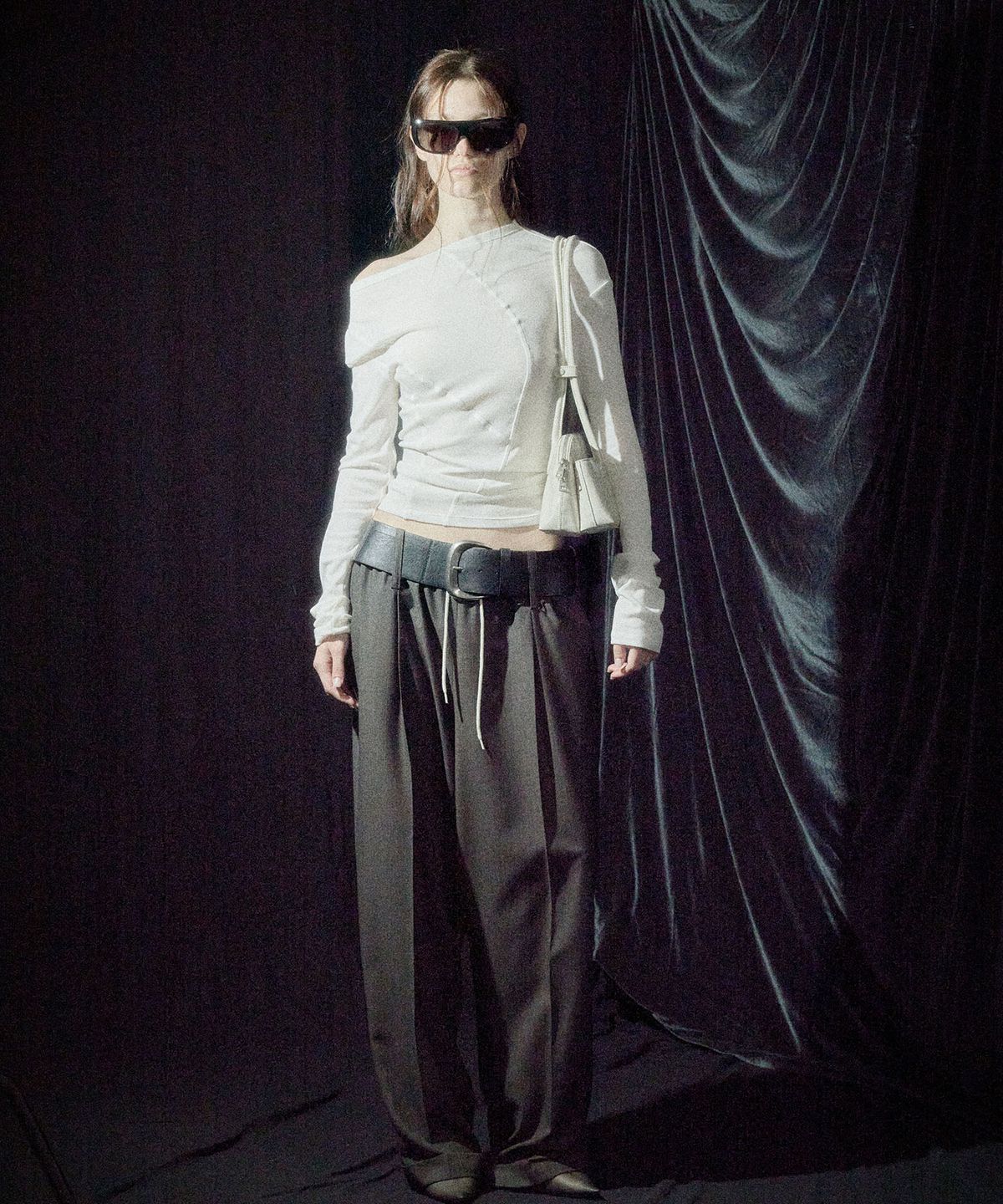 엘씨디씨티엠(LCDC™) TAILORED PINSTRIPE JOGGER PANTS (BROWN)