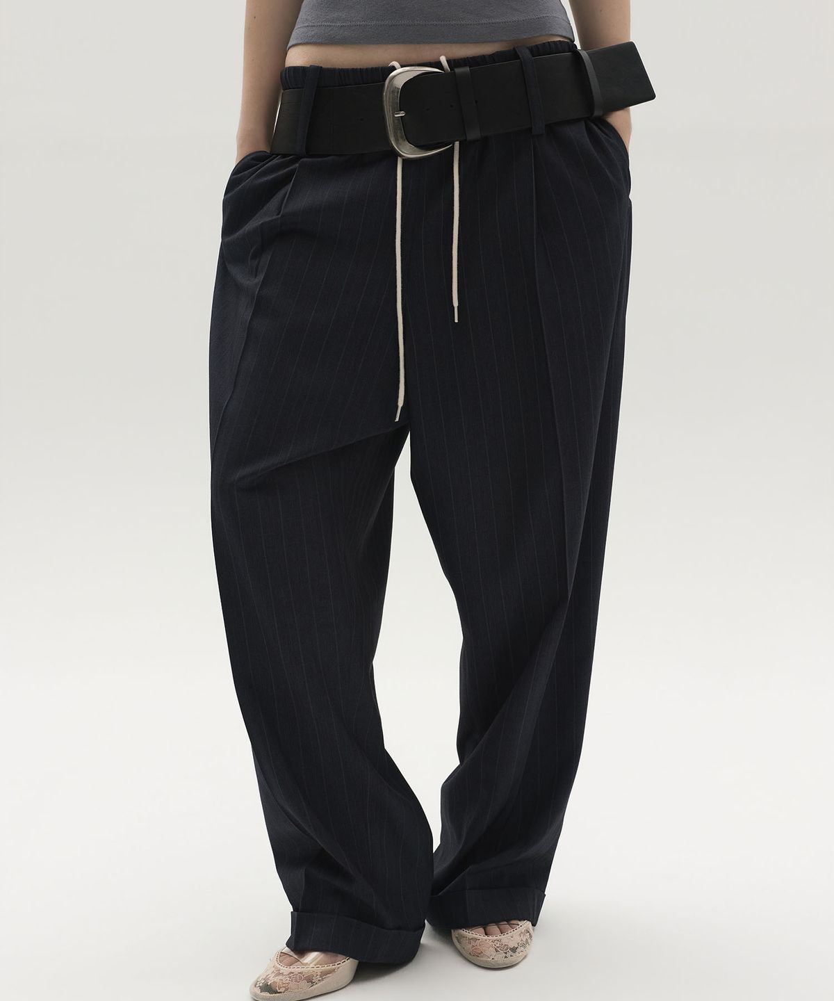 엘씨디씨티엠(LCDC™) TAILORED PINSTRIPE JOGGER PANTS (NAVY)
