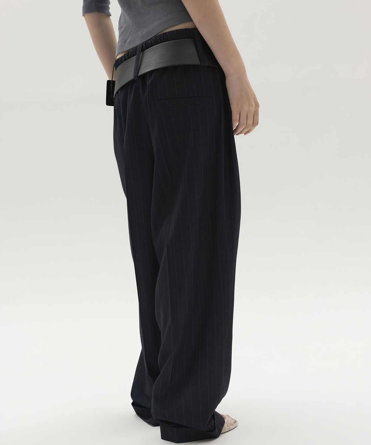 엘씨디씨티엠(LCDC™) TAILORED PINSTRIPE JOGGER PANTS (NAVY)