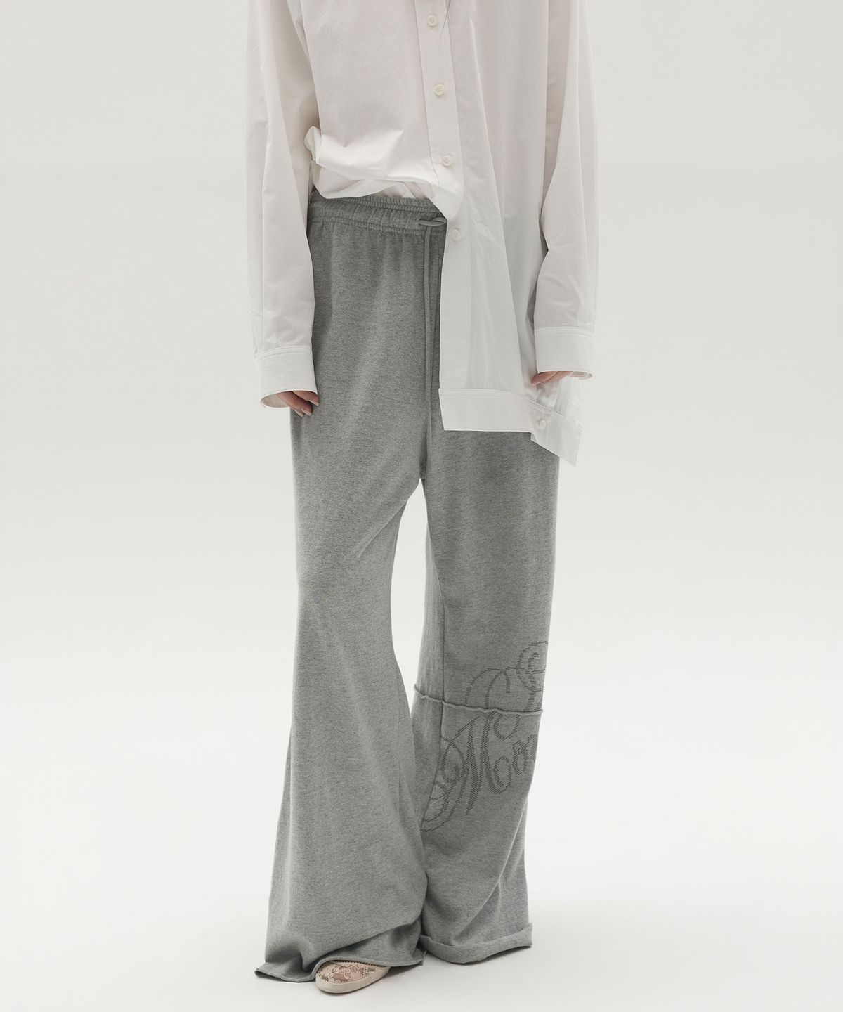 엘씨디씨티엠(LCDC™) GRAPHIC FLARE SWEATPANTS (MELANGE GREY)